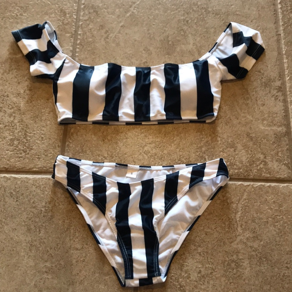 Off the shoulder bikini set
